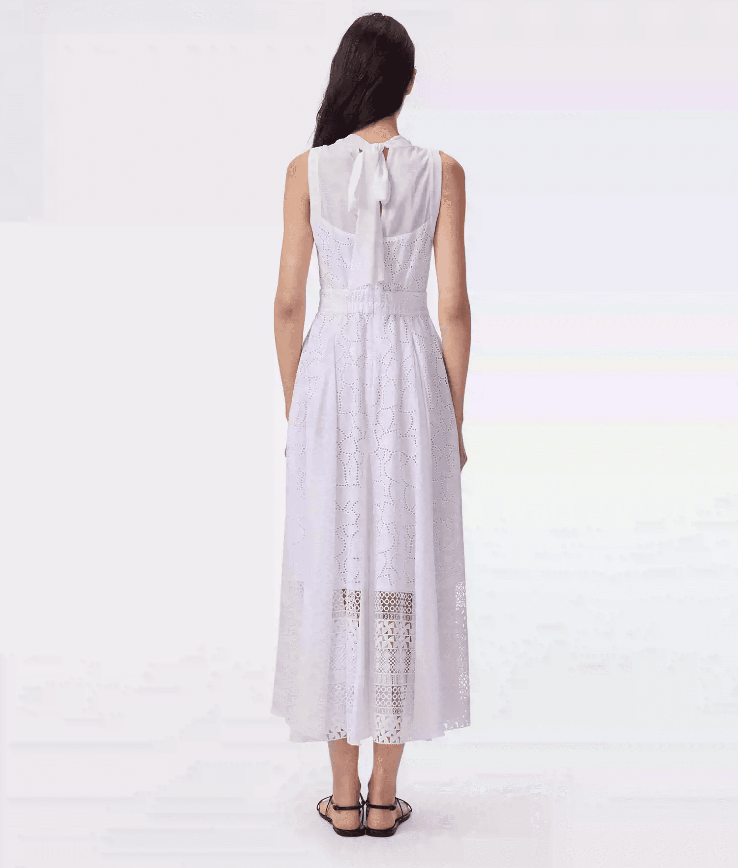 Discover the DVF Fall 2026 sleeveless cotton dress, featuring intricate embroidery, lace panels, a V-neckline and a flattering A-line silhouette. Available in purple. - photo 2