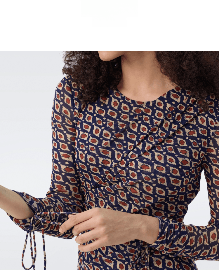 DVF Fall 2026 New Arrival Elegant Navy and Red Check Stretch Mesh Dress - photo 5