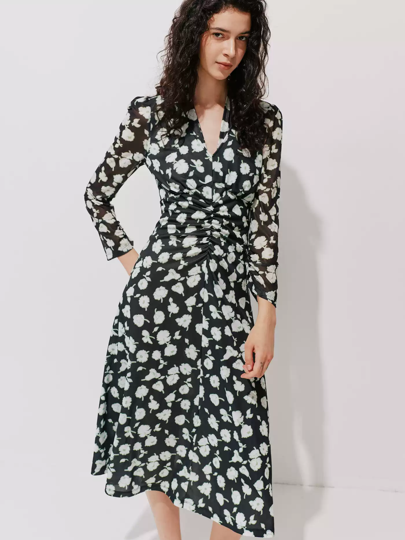 DVF Fall 2026 Printed V-Neck Puff-Sleeve Tea Dress