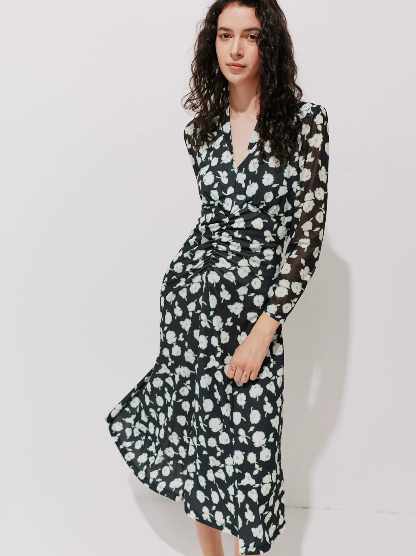 DVF Fall 2026 Printed V-Neck Puff-Sleeve Tea Dress - photo 5