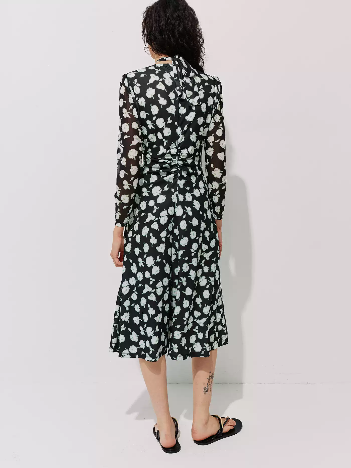 DVF Fall 2026 Printed V-Neck Puff-Sleeve Tea Dress - photo 3